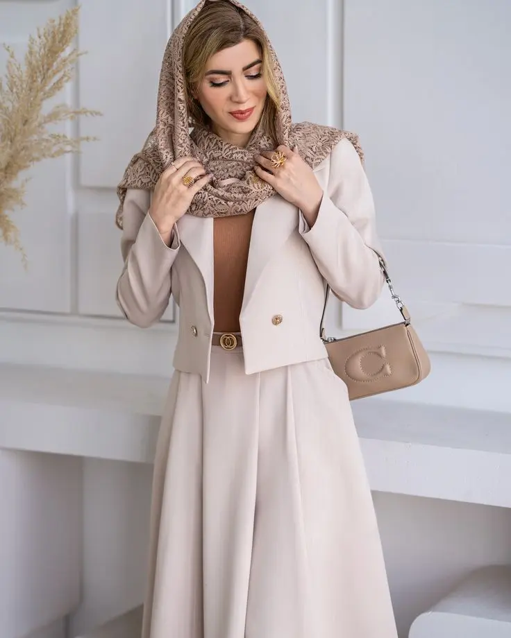 انواع استایل زنانه کت و دامن در استایل کلاسیک