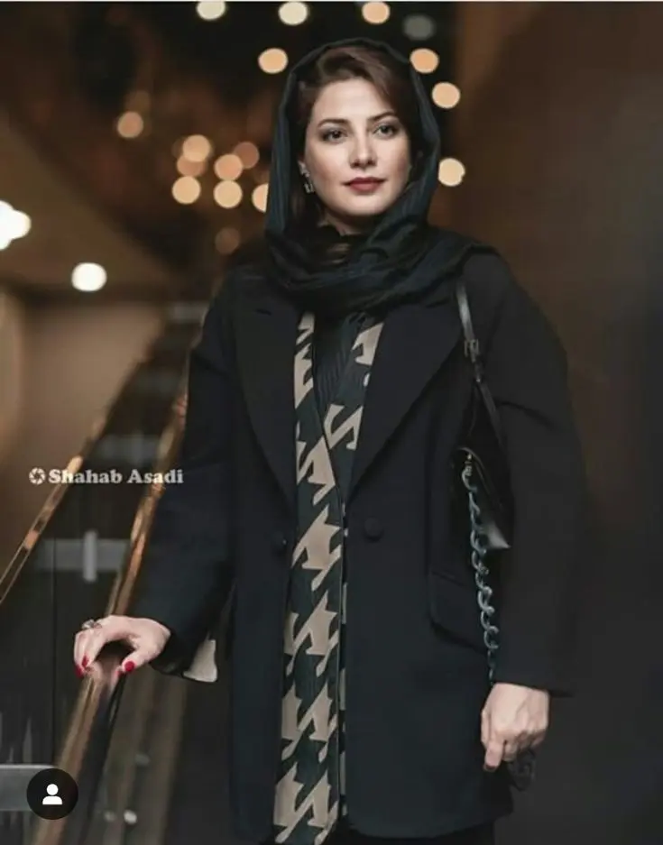 استایل خاص طناز طباطبایی مانتو مشکی در استایل طناز طباطبایی