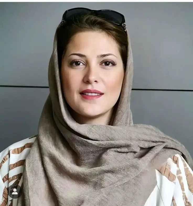 استایل خاص طناز طباطبایی شال ساده طناز طباطبایی
