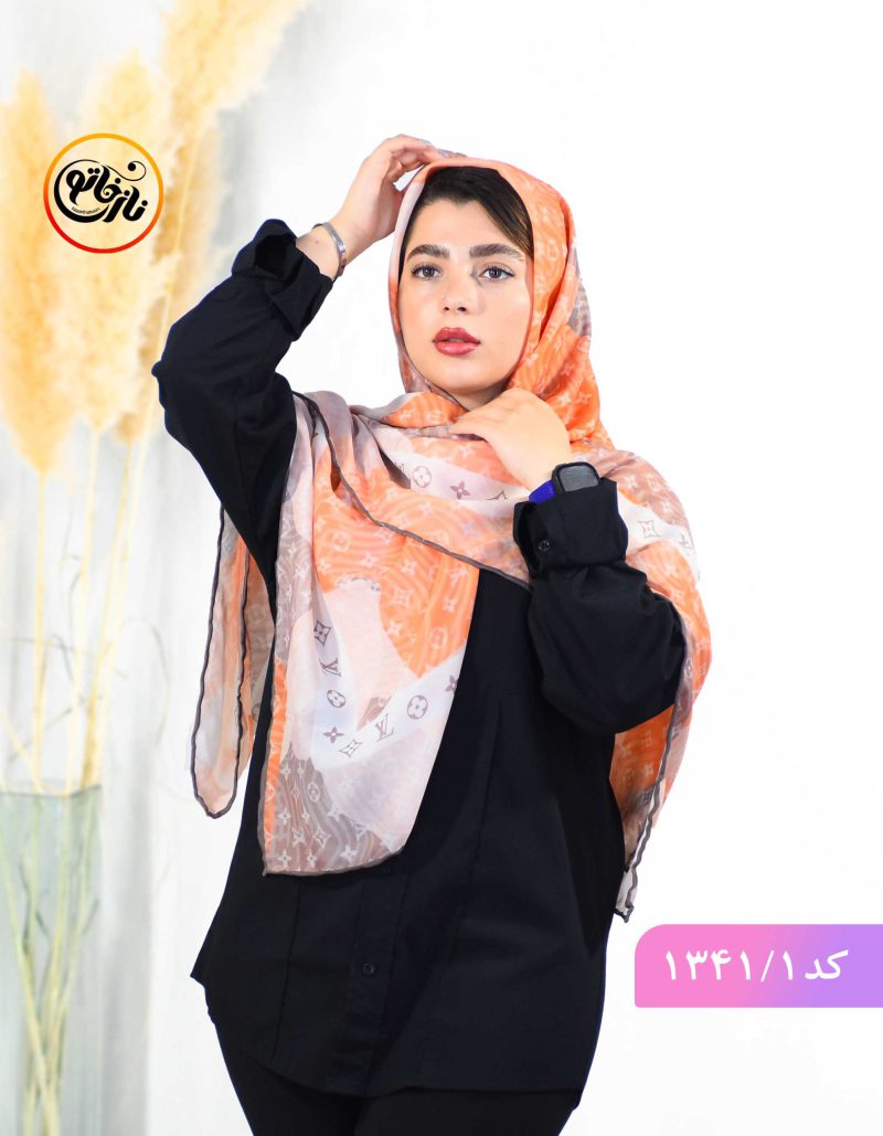 روسری حریرنخ رنگ سال