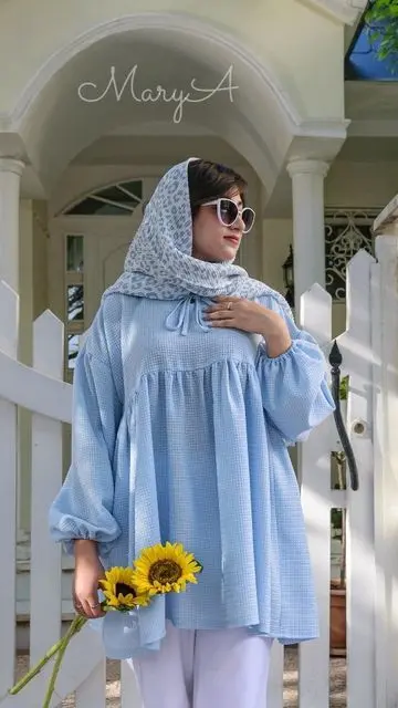 ست کردن مانتو ابی اسمانی با شال طرحدار ابی